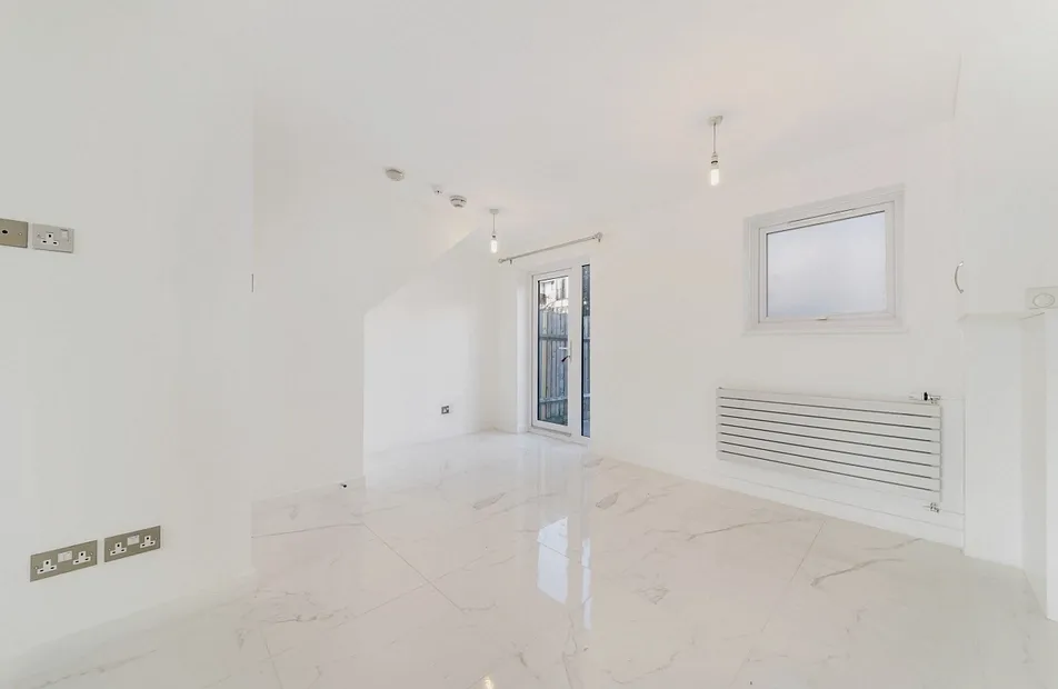 Barnfield Place, Isle Of Dogs, London, E14 - Chase Evans
