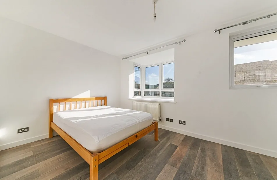 Barnfield Place, Isle Of Dogs, London, E14 - Chase Evans