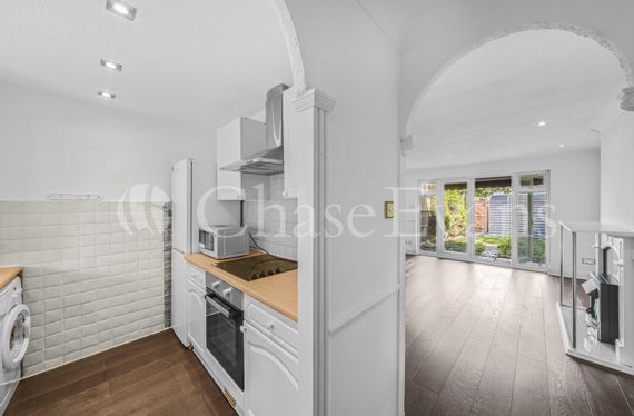 York Close, Beckton, London, E6 - Chase Evans