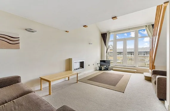 St. Davids Square, Isle Of Dogs, London, E14 - Chase Evans