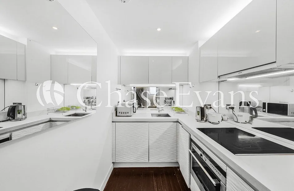 Pan Peninsula, Canary Wharf, London, E14 - Chase Evans