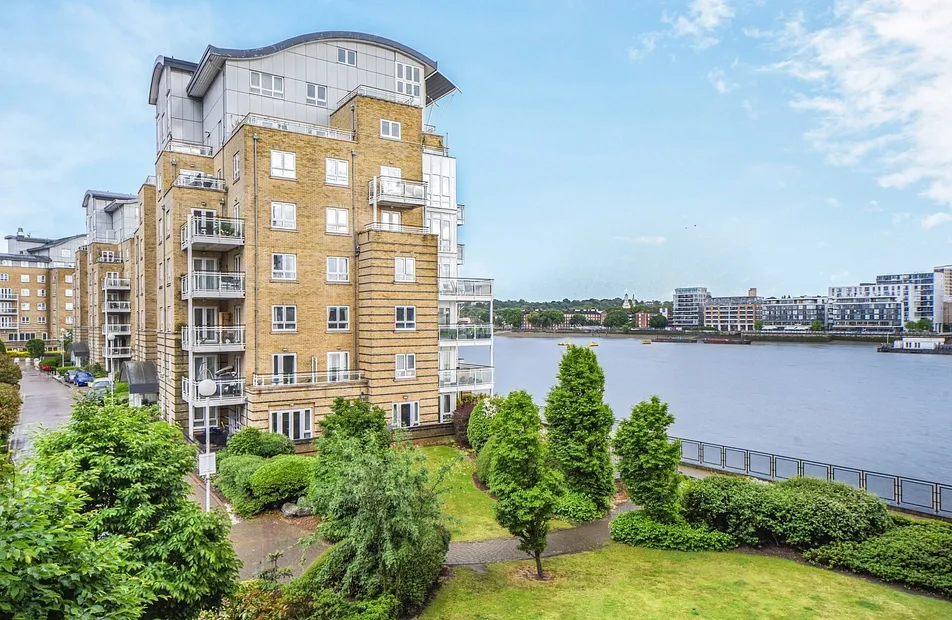 St. Davids Square, Isle Of Dogs, London, E14 - Chase Evans