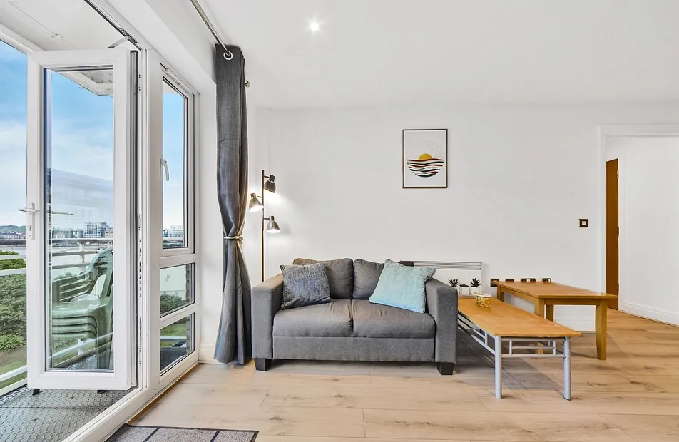 St. Davids Square, Isle Of Dogs, London, E14 - Chase Evans