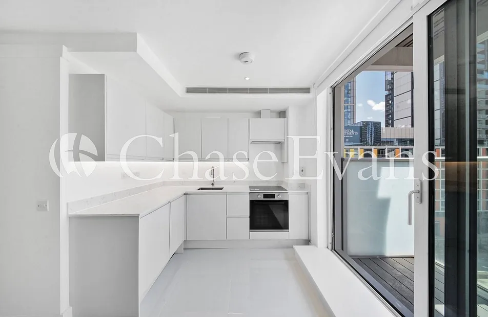 Pan Peninsula, Pan Peninsula Square, Canary Wharf, London, E14 - Chase Evans